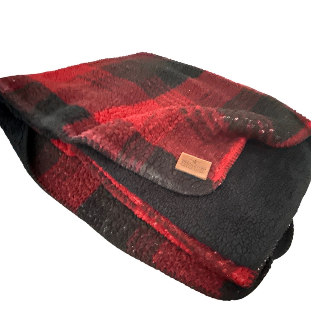 Pendleton Home Collection Red Black Buffalo Plaid Sherpa Fleece Throw Blanket